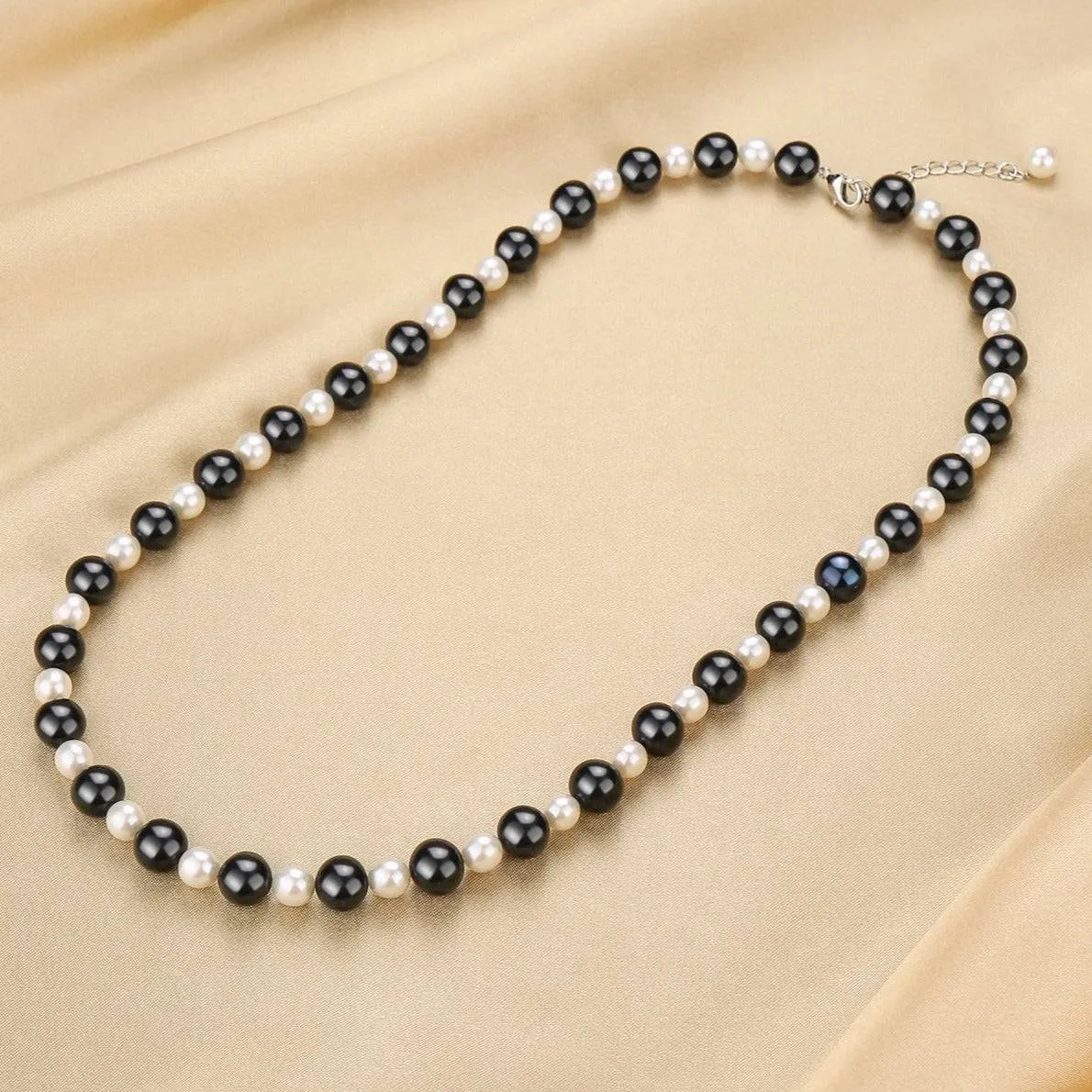 Elegant Black and White Pearl Beaded Necklace