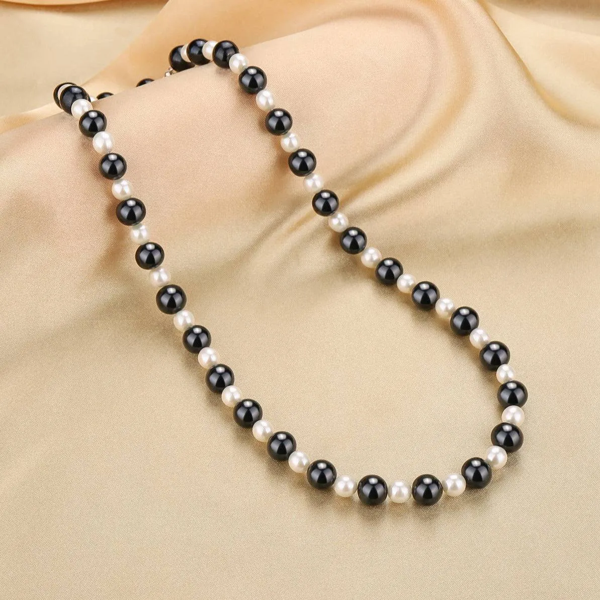 Elegant Black and White Pearl Beaded Necklace