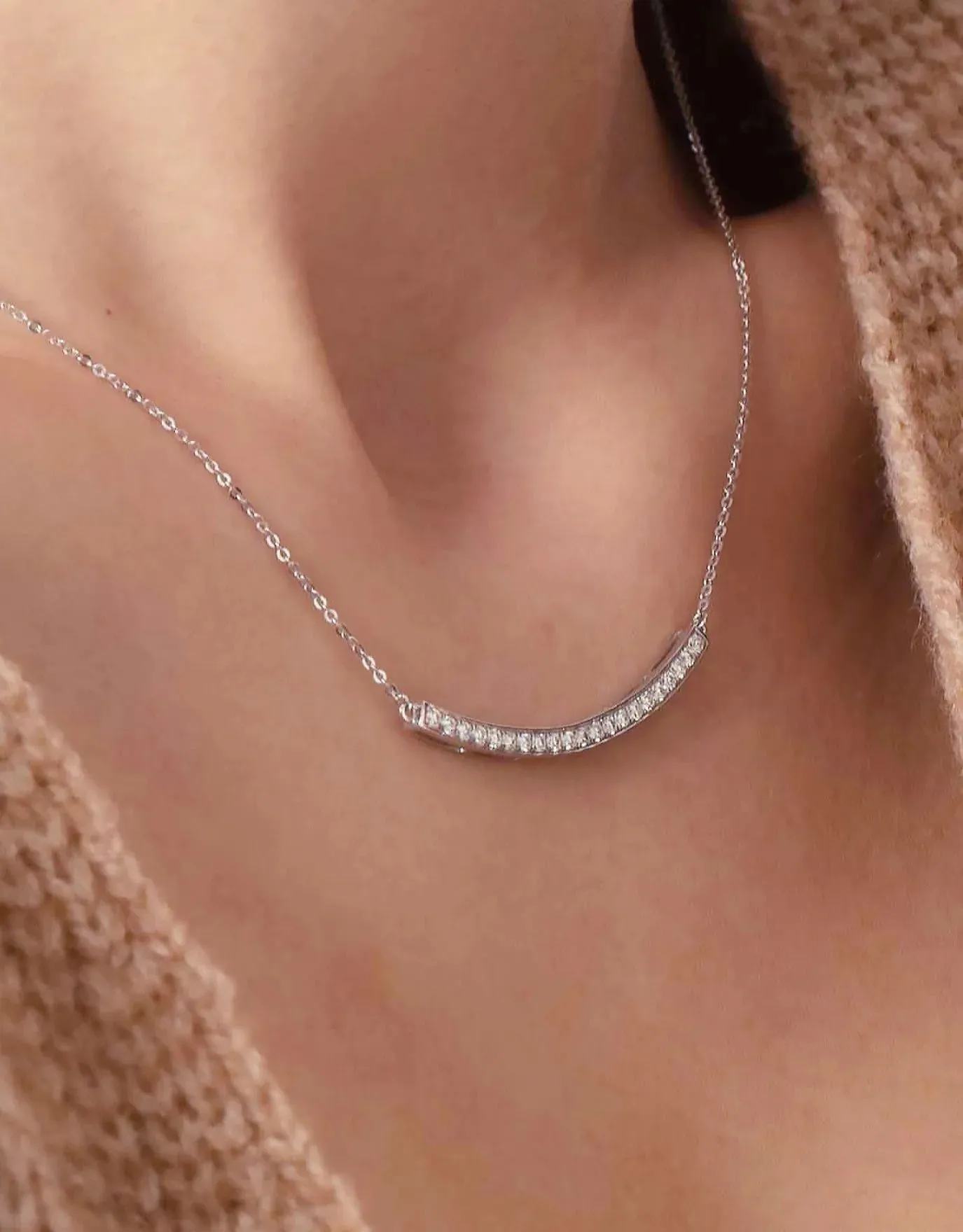 LVC Eterno Classic Curved Diamond Necklace